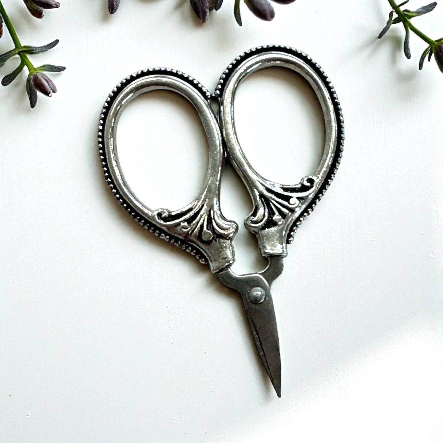 Petite Thread Snips